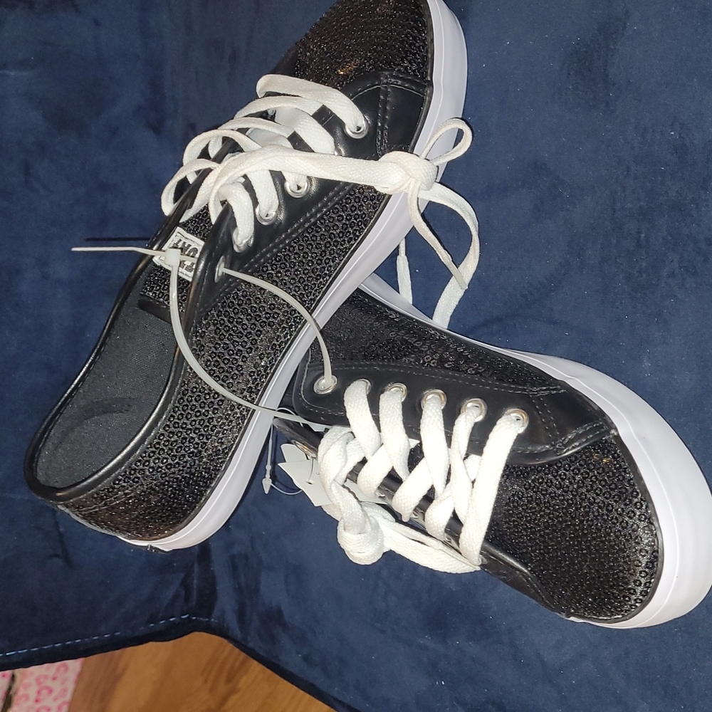 New GOTTA FLURT mini sequin styled sneaker set size 7.5(you get them both) - Picture 5 of 8